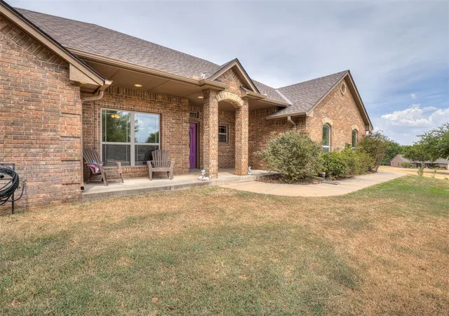 Photo 2 of Sale Pending at 2432 County Road 1326, Blanchard, OK 73010 | MLS# 1246813 | Listing updated on 2026-09-12