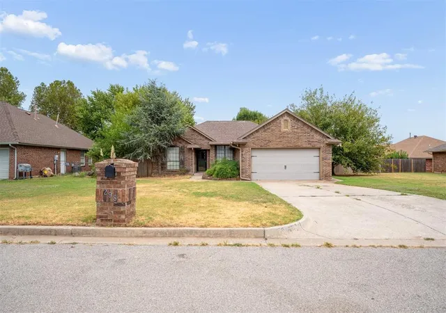 Photo 2 of Sale Pending at 298 Harvest Hills Rd, Harrah, OK 73045 | MLS# 1246821 | Listing updated on 2026-09-11