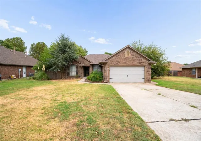 Photo 3 of Sale Pending at 298 Harvest Hills Rd, Harrah, OK 73045 | MLS# 1246821 | Listing updated on 2026-09-11