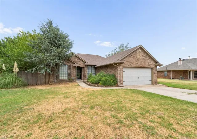Photo 3 of Sale Pending at 298 Harvest Hills Rd, Harrah, OK 73045 | MLS# 1246821 | Listing updated on 2026-09-11