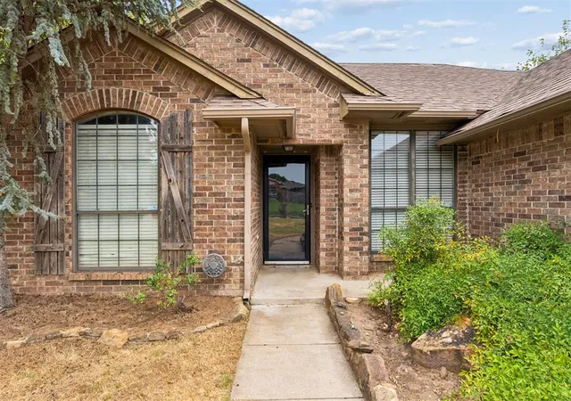 Photo 4 of Sale Pending at 298 Harvest Hills Rd, Harrah, OK 73045 | MLS# 1246821 | Listing updated on 2026-09-11