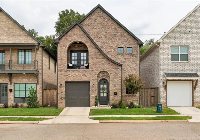 Photo 1 of Single family home for sale at 12 N Walnut St, Edmond, OK 73003 | MLS# 1246981 | Listing updated on 2026-09-15