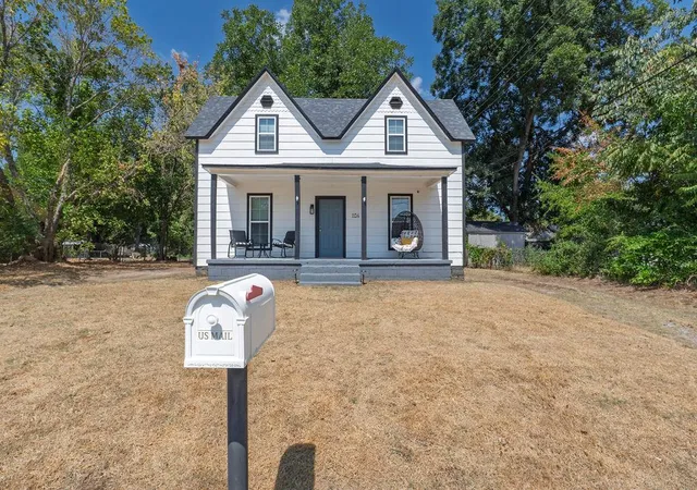Photo 2 of Single family home for sale at 1134 E Walnut St, Shawnee, OK 74801 | MLS# 1246997 | Listing updated on 2026-09-10