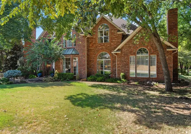 Photo 3 of Single family home for sale at 1901 Mission Hills Cir, Edmond, OK 73025 | MLS# 1247038 | Listing updated on 2026-09-23
