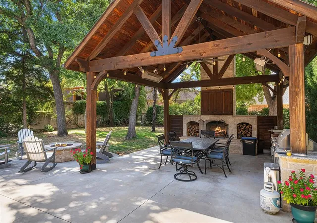 Photo 3 of Single family home for sale at 1901 Mission Hills Cir, Edmond, OK 73025 | MLS# 1247038 | Listing updated on 2026-09-23