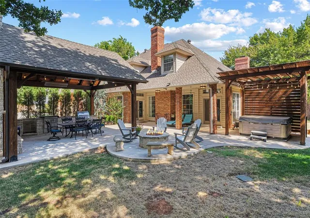Photo 4 of Single family home for sale at 1901 Mission Hills Cir, Edmond, OK 73025 | MLS# 1247038 | Listing updated on 2026-09-23