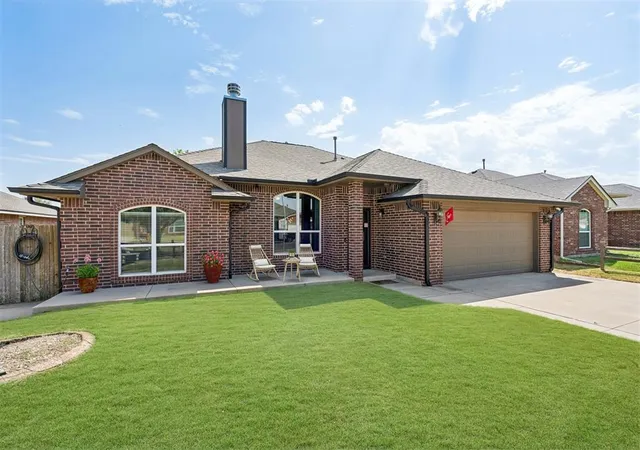 Photo 4 of Single family home for sale at 11520 SW 11th Street, Yukon, OK 73099 | MLS# 1247187 | Listing updated on 2026-09-16