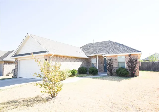Photo 3 of Single family home for sale at 10612 Mountain Frk Dr, Yukon, OK 73099 | MLS# 1247198 | Listing updated on 2026-09-15