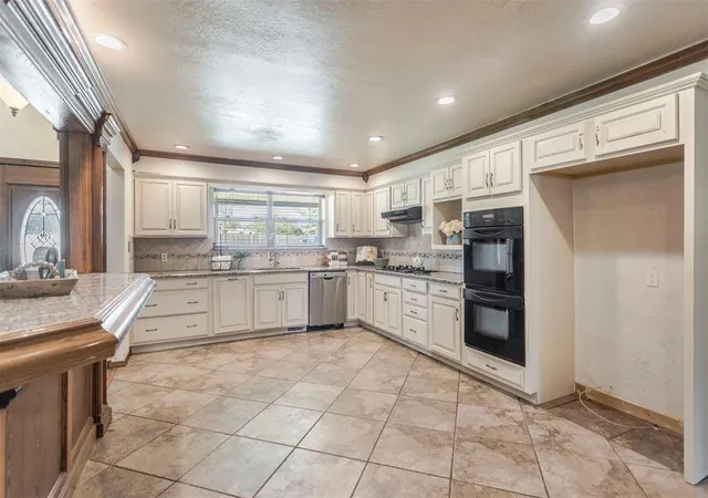 Photo 3 of Single family home for sale at 707 Cedar Springs Dr, Tuttle, OK 73089 | MLS# 1247223 | Listing updated on 2026-10-07