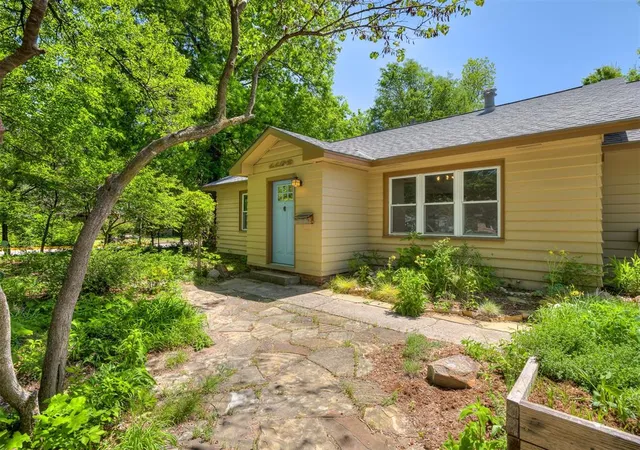 Photo 2 of Sale Pending at 1102 Mcnamee St, Norman, OK 73069 | MLS# 1247287 | Listing updated on 2026-09-11