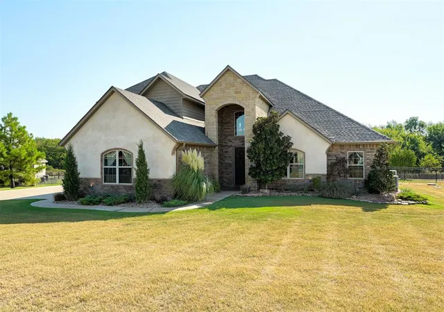 Photo 1 of Sale Pending at 13460 Ridge Cir, Edmond, OK 73025 | MLS# 1247298 | Listing updated on 2026-09-11