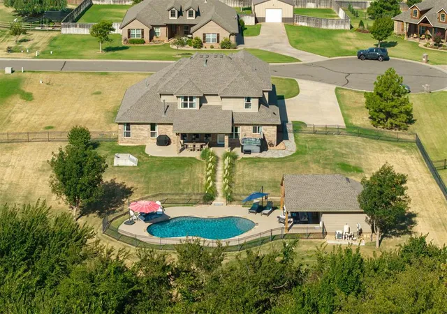 Photo 2 of Sale Pending at 13460 Ridge Cir, Edmond, OK 73025 | MLS# 1247298 | Listing updated on 2026-09-11