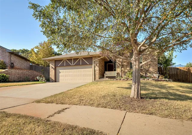 Photo 3 of Single family home for sale at 2116 Diana Dr, Norman, OK 73071 | MLS# 1247329 | Listing updated on 2026-09-09
