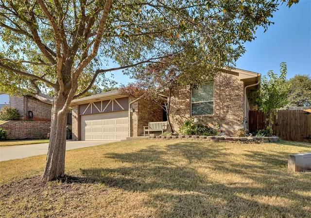 Photo 3 of Single family home for sale at 2116 Diana Dr, Norman, OK 73071 | MLS# 1247329 | Listing updated on 2026-09-09