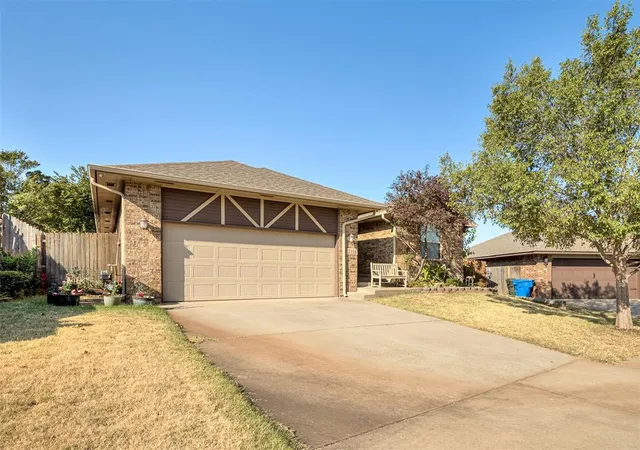 Photo 4 of Single family home for sale at 2116 Diana Dr, Norman, OK 73071 | MLS# 1247329 | Listing updated on 2026-09-09