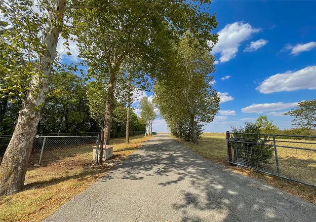 Photo 4 of Single family home for sale at 16100 W Britton Rd, Yukon, OK 73099 | MLS# 1247354 | Listing updated on 2026-09-15