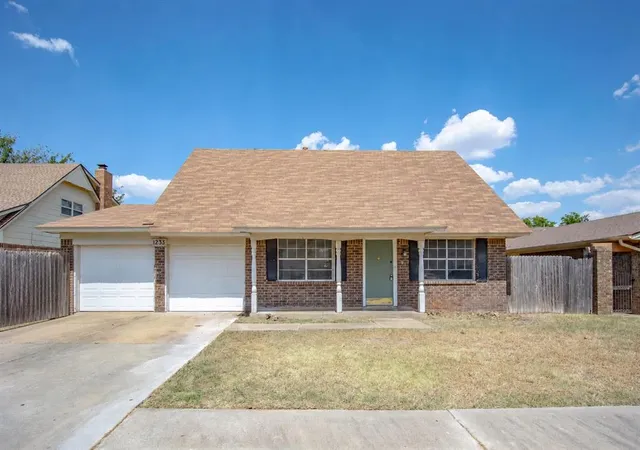 Photo 3 of Single family home for sale at 1233 SW 91st Street, Oklahoma City, OK 73139 | MLS# 1247418 | Listing updated on 2026-09-17