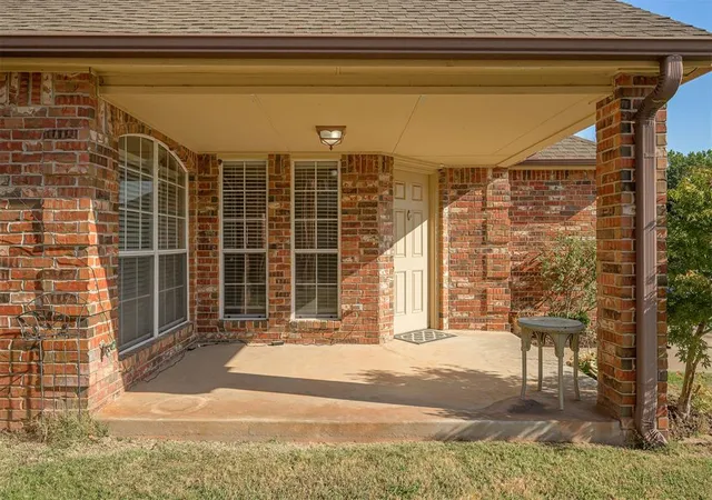 Photo 3 of Sale Pending at 15 S Ridge Pointe Dr, Edmond, OK 73034 | MLS# 1247537 | Listing updated on 2026-09-15