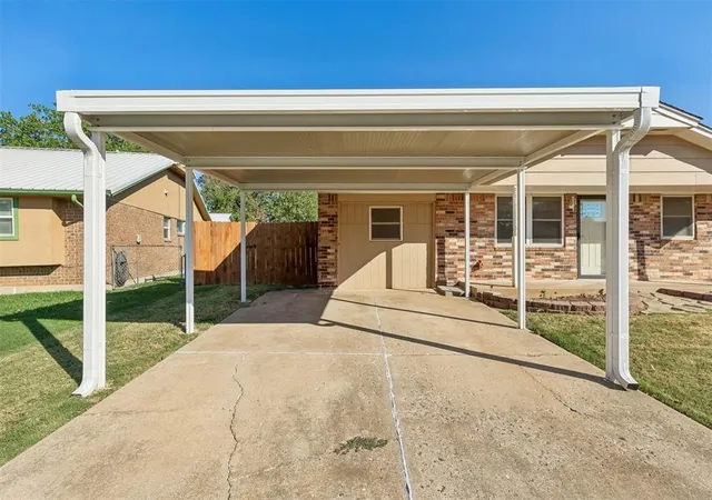 Photo 4 of Sale Pending at 1617 NE 6th Terrace, Moore, OK 73160 | MLS# 1247567 | Listing updated on 2026-09-09
