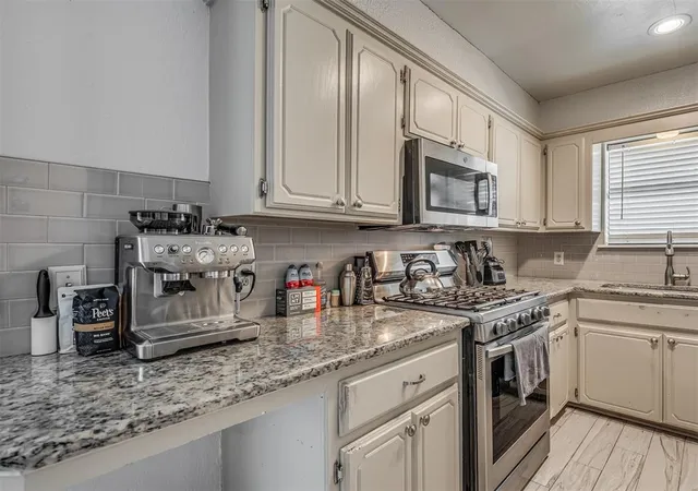 Photo 3 of Single family home for sale at 497 Hardesty Dr, Shawnee, OK 74804 | MLS# 1247662 | Listing updated on 2026-09-12