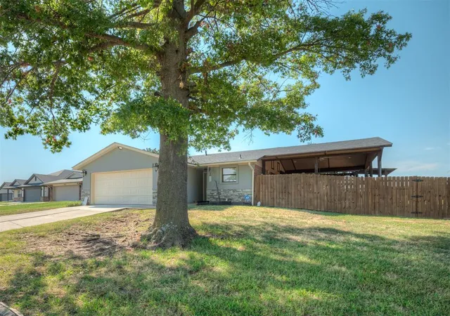 Photo 4 of Single family home for sale at 497 Hardesty Dr, Shawnee, OK 74804 | MLS# 1247662 | Listing updated on 2026-09-12