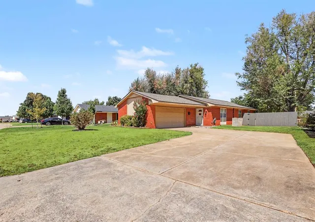 Photo 1 of Sale Pending at 5705 Nw 67th Street, Warr Acres, OK 73132 | MLS# 1247666 | Listing updated on 2026-10-19