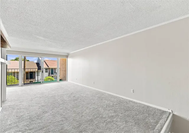 Listing Photo 5 - Condo for sale in building located at 6100 N Brookline Ave, Oklahoma, OK 73112 - Unit #20