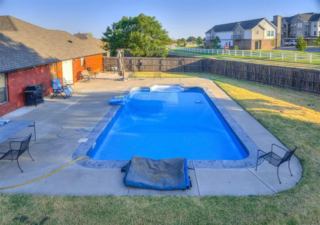 Photo 4 of Sale Pending at 10400 NW 42nd Street, Yukon, OK 73099 | MLS# 1247692 | Listing updated on 2026-09-15