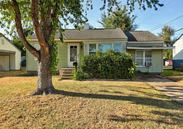 Photo 2 of Sale Pending at 520 E Ercoupe Dr, Oklahoma City, OK 73110 | MLS# 1247724 | Listing updated on 2026-09-13