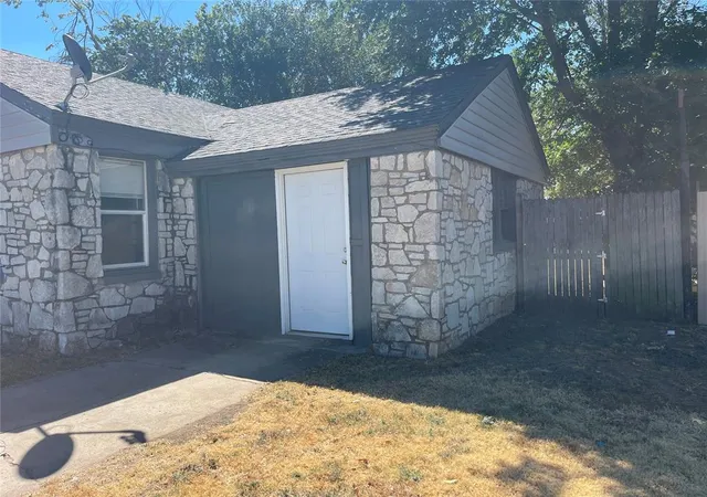 Photo 4 of Sale Pending at 2504 SW 35th Street, Oklahoma City, OK 73119 | MLS# 1247755 | Listing updated on 2026-09-15