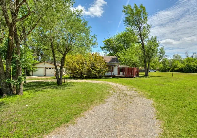 Photo 2 of Sale Pending at 816 S Sooner Rd, Oklahoma City, OK 73110 | MLS# 1247881 | Listing updated on 2026-09-14