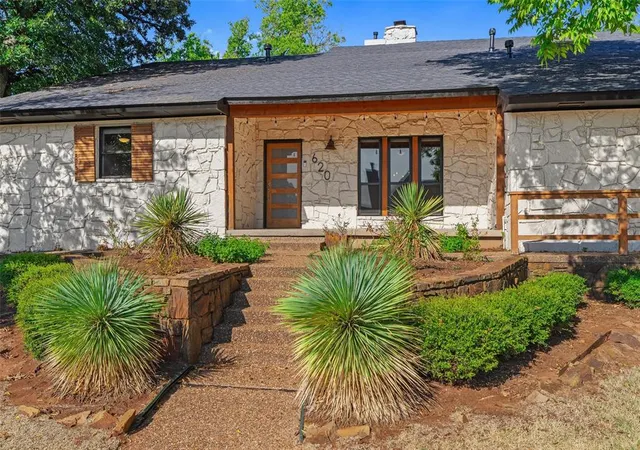 Photo 1 of Single family home for sale at 620 Park Pl, Edmond, OK 73034 | MLS# 1247914 | Listing updated on 2026-09-14