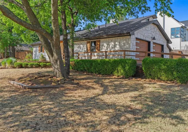 Photo 3 of Single family home for sale at 620 Park Pl, Edmond, OK 73034 | MLS# 1247914 | Listing updated on 2026-09-14