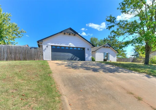 Photo 3 of Single family home for sale at 23 Crown Point, Shawnee, OK 74804 | MLS# 1247948 | Listing updated on 2026-09-19