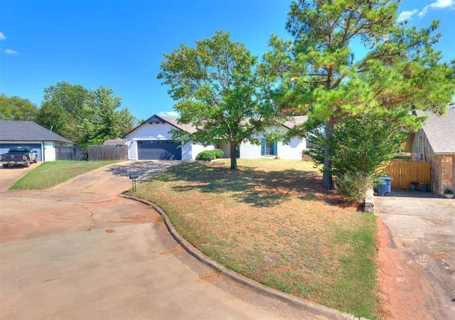 Photo 4 of Single family home for sale at 23 Crown Point, Shawnee, OK 74804 | MLS# 1247948 | Listing updated on 2026-09-19