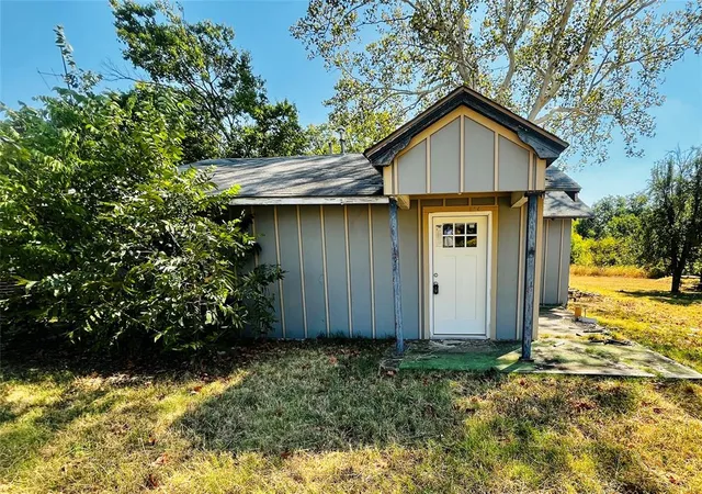 Photo 1 of Single family home for sale at 1131 N Okla Ave, Shawnee, OK 74801 | MLS# 1247979 | Listing updated on 2026-09-11