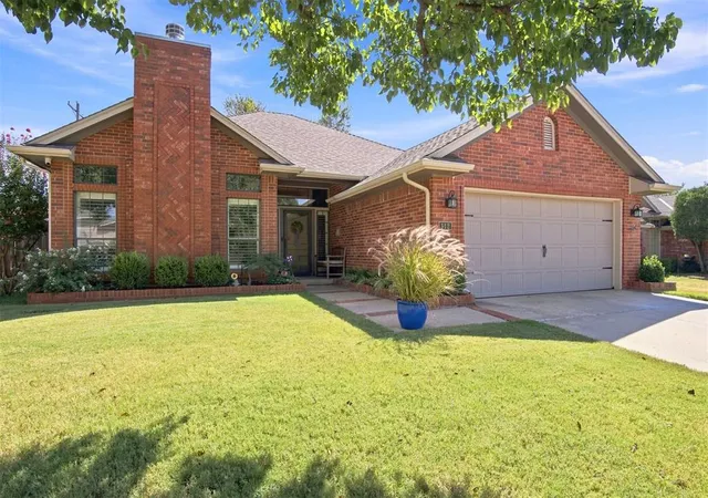 Photo 2 of Sale Pending at 112 Kings Ct, Edmond, OK 73013 | MLS# 1248049 | Listing updated on 2026-09-14