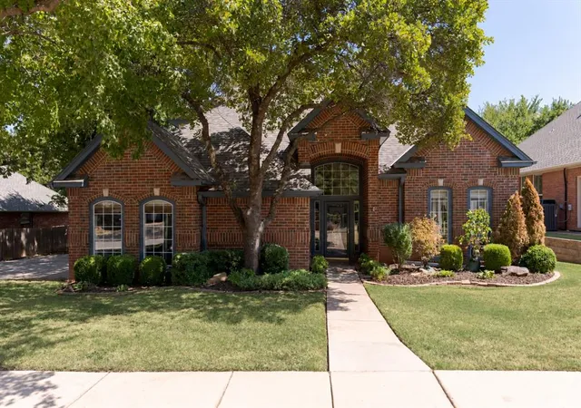 Photo 2 of Sale Pending at 14208 Middleberry Rd, Edmond, OK 73013 | MLS# 1248071 | Listing updated on 2026-09-14