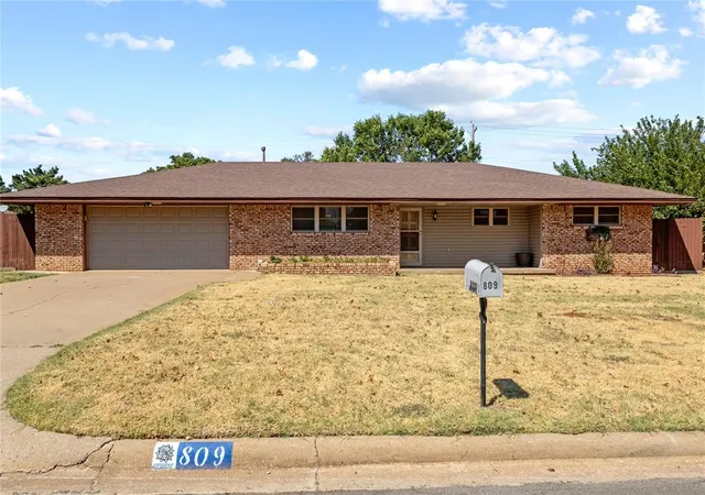 Photo 1 of Sale Pending at 809 E Arlington Ave, Weatherford, OK 73096 | MLS# 1248113 | Listing updated on 2026-09-12
