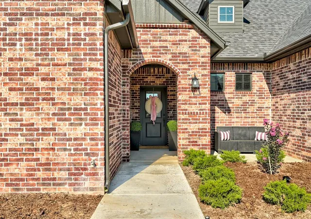 Photo 1 of Single family home for sale at 8003 Goldfinch Dr, Guthrie, OK 73044 | MLS# 1248115 | Listing updated on 2026-09-15