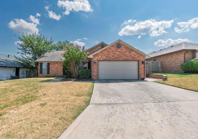 Photo 1 of Single family home for sale at 1209 Castle Crk St, Shawnee, OK 74801 | MLS# 1248123 | Listing updated on 2026-09-10