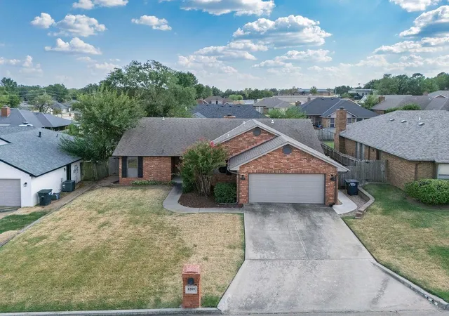 Photo 2 of Single family home for sale at 1209 Castle Crk St, Shawnee, OK 74801 | MLS# 1248123 | Listing updated on 2026-09-10