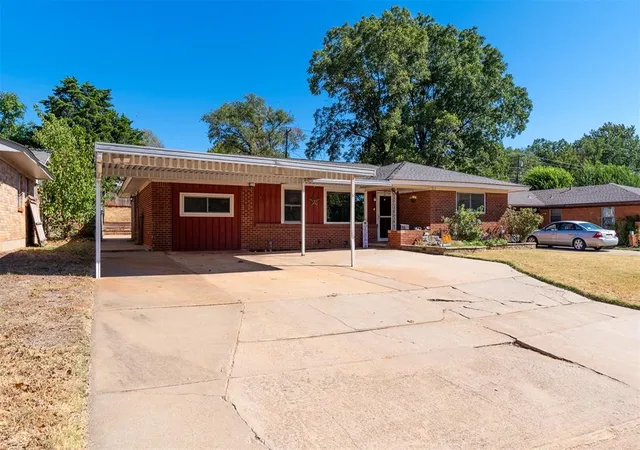 Photo 1 of Sale Pending at 722 Cinmac St, Lindsay, OK 73052 | MLS# 1248155 | Listing updated on 2026-09-14