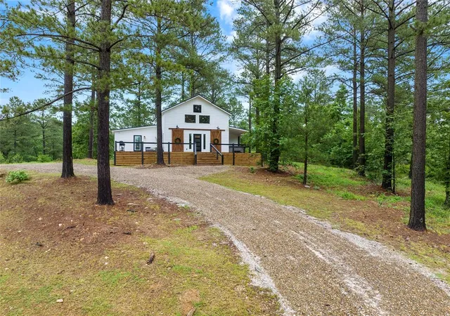 Photo 4 of Single family home for sale at 1010 W Eagle Mountain Trl, Broken Bow, OK 74728 | MLS# 1248194 | Listing updated on 2026-09-23