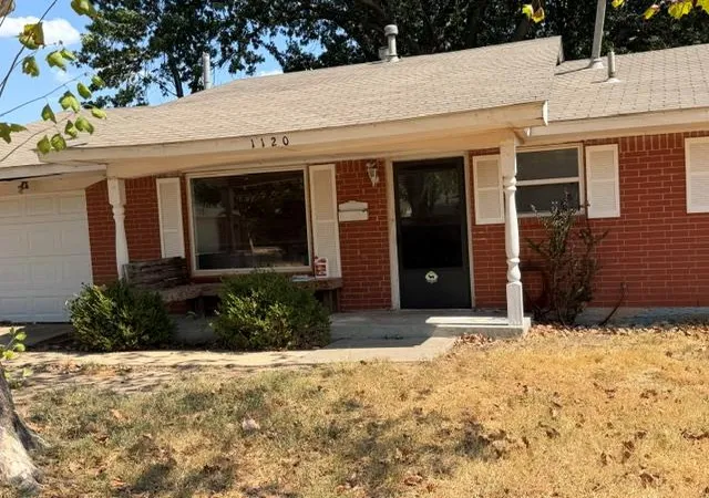 Photo 2 of Sale Pending at 1120 Berwyck Dr, Moore, OK 73160 | MLS# 1248210 | Listing updated on 2026-09-15