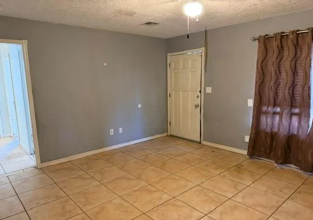 Photo 4 of Sale Pending at 1120 Berwyck Dr, Moore, OK 73160 | MLS# 1248210 | Listing updated on 2026-09-15
