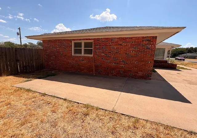 Photo 3 of Single family home for sale at 116 Sunset St, Elk City, OK 73644 | MLS# 1248215 | Listing updated on 2026-10-01
