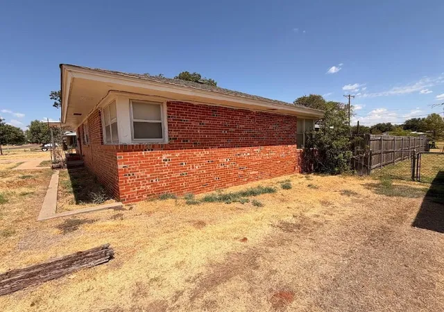 Photo 3 of Single family home for sale at 116 Sunset St, Elk City, OK 73644 | MLS# 1248215 | Listing updated on 2026-10-01