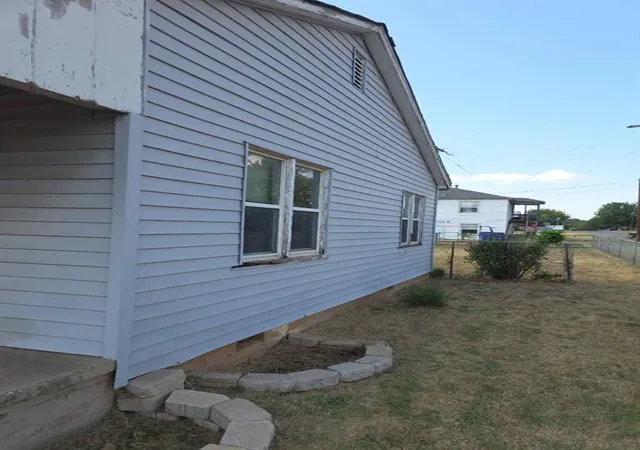 Photo 2 of Single family home for sale at 215 E Spruce Ave, Duncan, OK 73533 | MLS# 1248263 | Listing updated on 2026-10-04