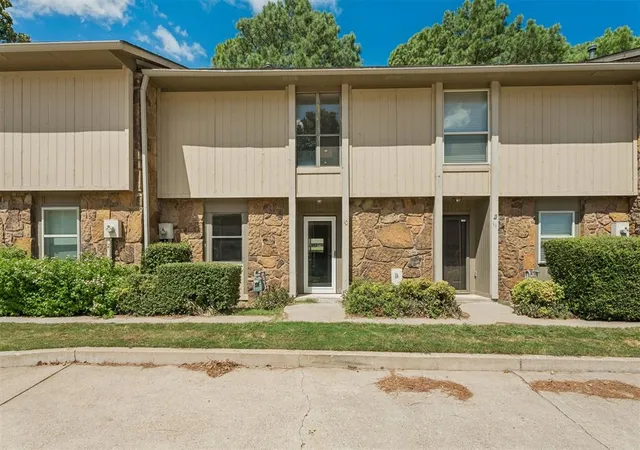 Photo 1 of Townhouse for sale at 7010 Lakeshore Dr, Eufaula, OK 74432 | MLS# 1248306 | Listing updated on 2026-09-15